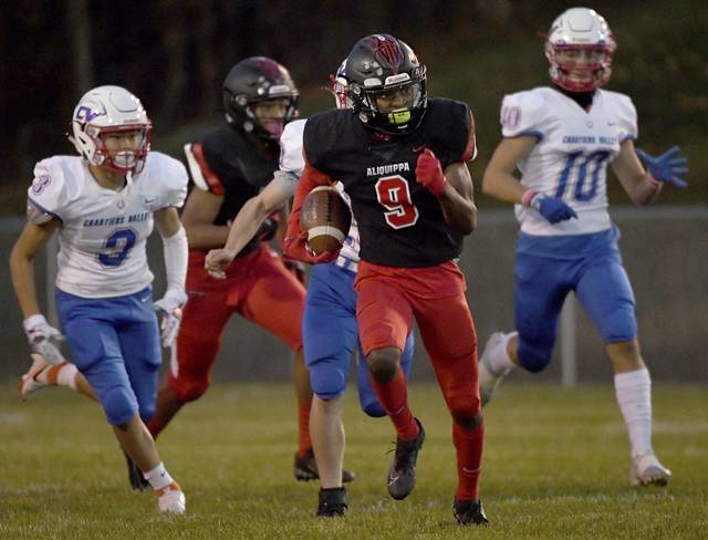 Small-school Aliquippa shows big-play ability in victory over Chartiers Valley<span class="headline-video">Video <i class="fa-solid fa-circle-play"></i></span>