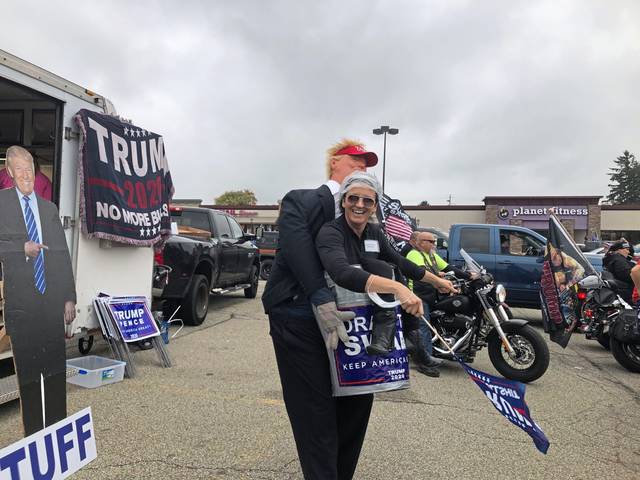 3113551_web1_vnd-trumprally4-101120