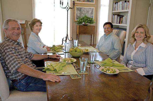 3120090_web1_gtr-firstladyrecipes-lb-110120