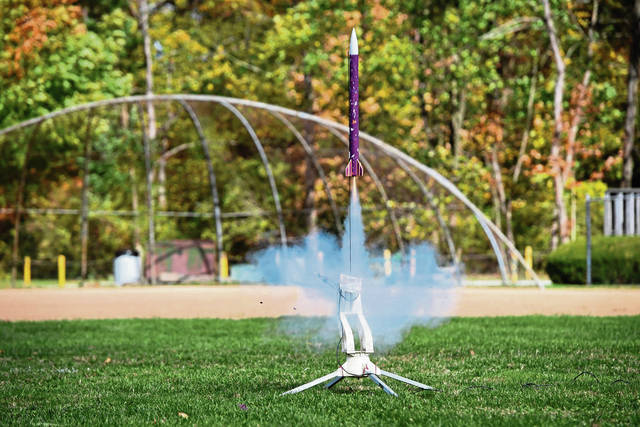 3128535_web1_gtr-rocketlaunch2-101620