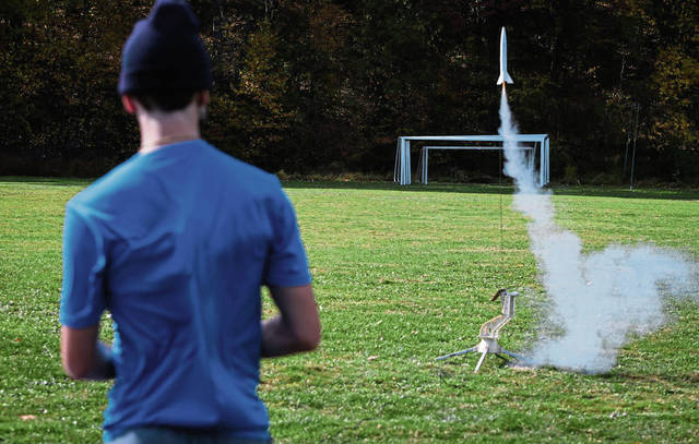 3128535_web1_gtr-rocketlaunch5-101620