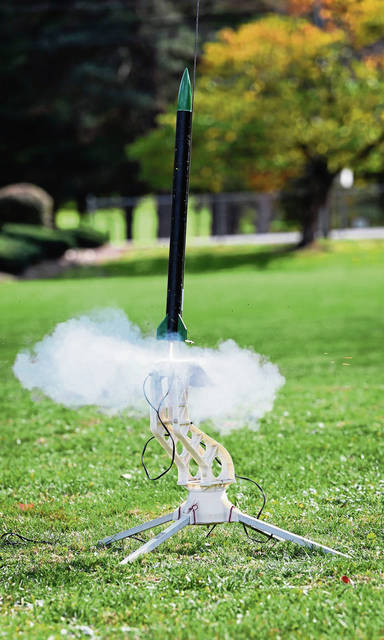 3128535_web1_gtr-rocketlaunch8-101620
