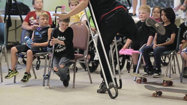 3153400_web1_ptr-crutch-5