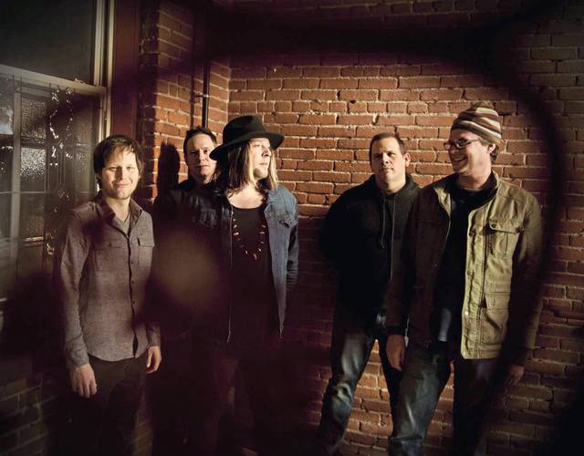 3168808_web1_gtr-woodsband-102820