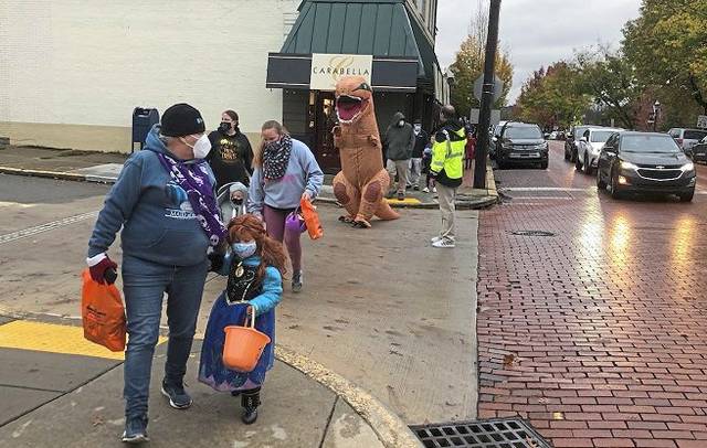 3179703_web1_PAL-OakChamberHalloween-111230--1-