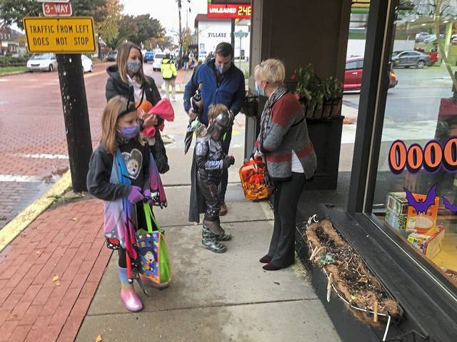 3179703_web1_PAL-OakChamberHalloween-111230--2-