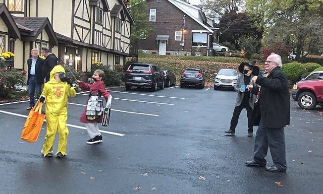 3179703_web1_PAL-OakChamberHalloween-111230--3-