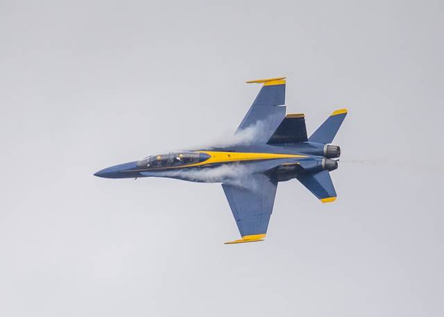 3155452_web1_gtr-BlueAngelsPreview003-111320
