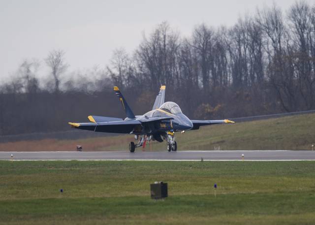 3155452_web1_gtr-BlueAngelsPreview005-111320