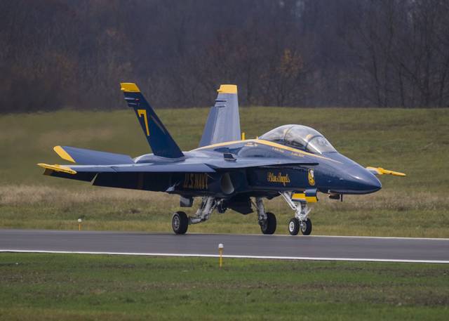 3155452_web1_gtr-BlueAngelsPreview006-111320