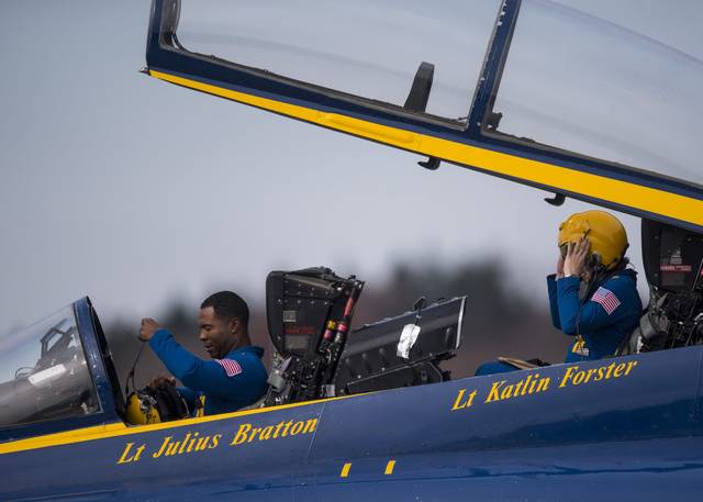3155452_web1_gtr-BlueAngelsPreview008-111320