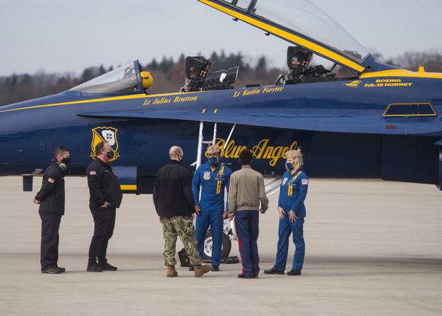 3155452_web1_gtr-BlueAngelsPreview009-111320