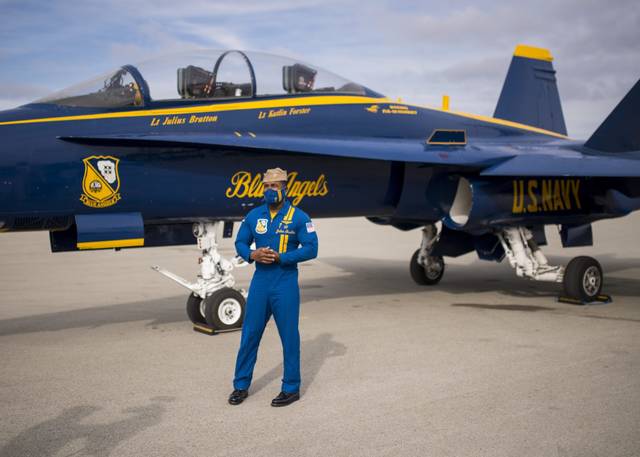 3155452_web1_gtr-BlueAngelsPreview011-111320