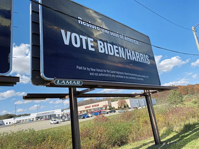 3172782_web1_Bluedot2-BidenSomersetSign