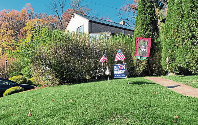 3185584_web1_gtr-PoliticalSigns20201031_0156