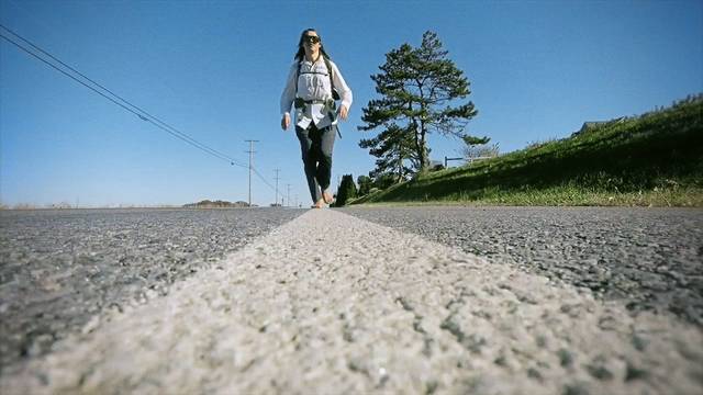 3191063_web1_ptr-barefoot1-110320
