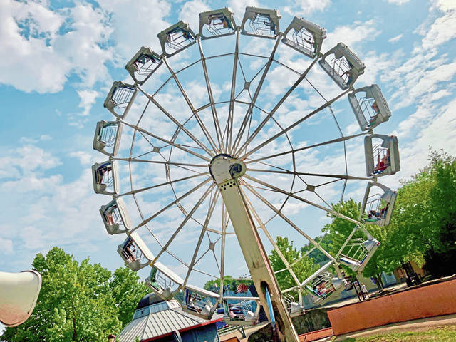 3194142_web1_ptr-kennywood-volcano