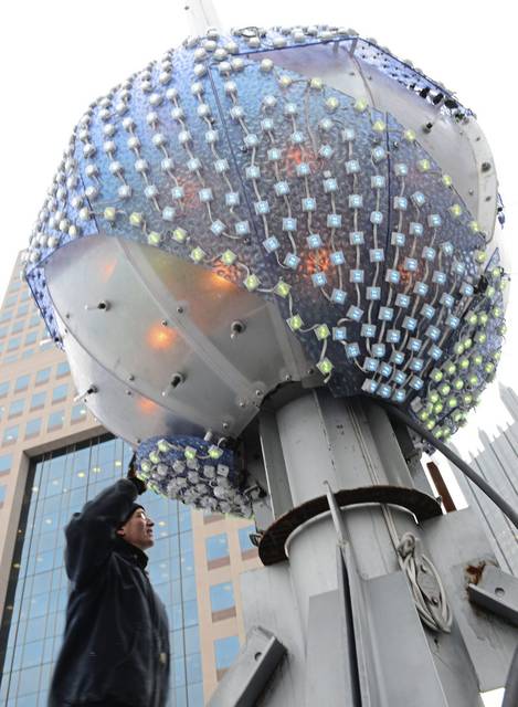 3240353_web1_ptr-firstnight-ball-1