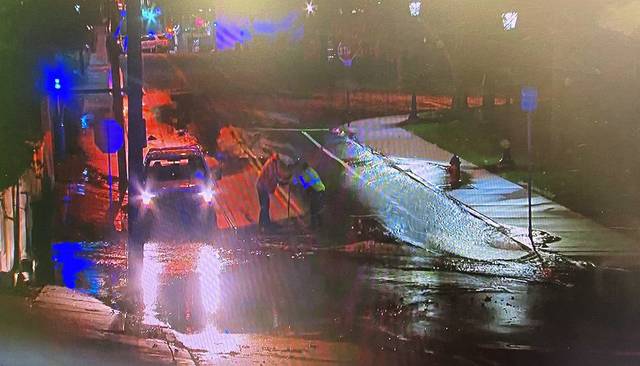 3251196_web1_ptr-OaklandWaterMainBreak-112020