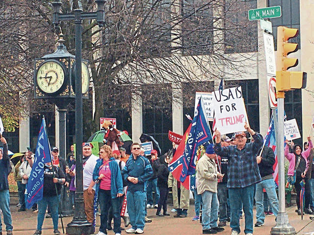 3256158_web1_gtr-TrumpRally2-112220