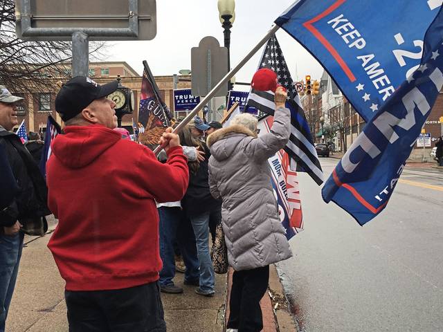 3256158_web1_gtr-TrumpRally5-112220