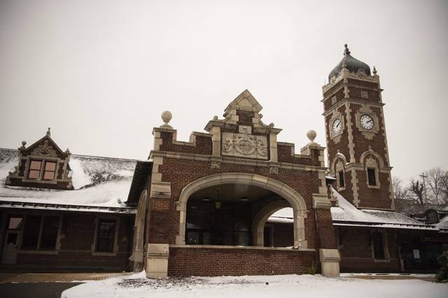 3289260_web1_GTR-OlivesPeppers-2-120220