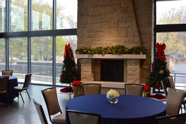 3291344_web1_GardenRoom_2020HolidayDecor2_KristenMigliozzi