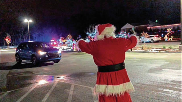 3299357_web1_php-lightfestival01-121720