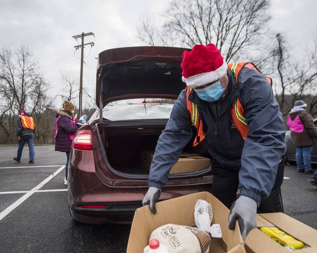 3300647_web1_gtr-foodpantry001-120620