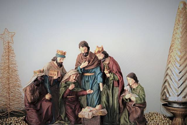 3306834_web1_WEB-nativity-scene