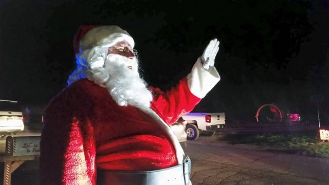 3324976_web1_gtr-UnitySanta1-121220