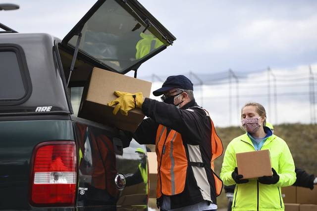 3327195_web1_shr-fooddrive004-121320