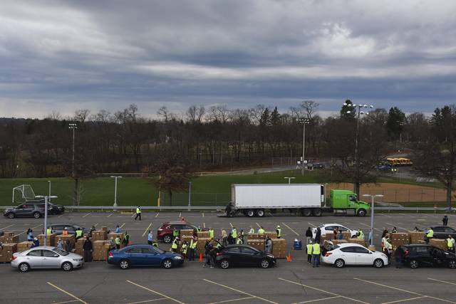 3327195_web1_shr-fooddrive005-121320