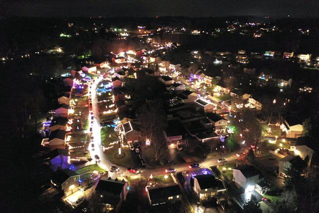 3328979_web1_gtr-DelmontLights2-121420