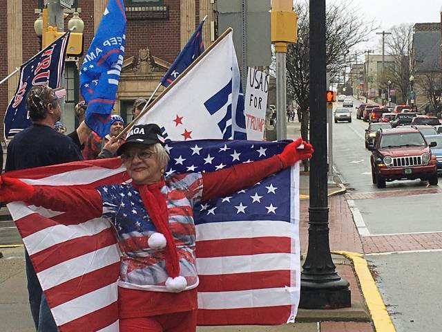 3338693_web1_gtr-trumprally1-112220