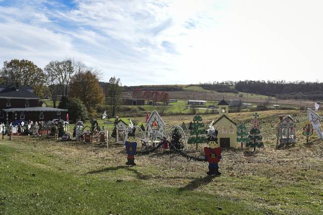 3341538_web1_gtr-ChristmasHouse008-121820