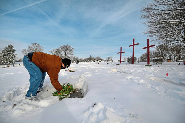 3348814_web1_gtr-WreathsAcrossAmerica1-122020