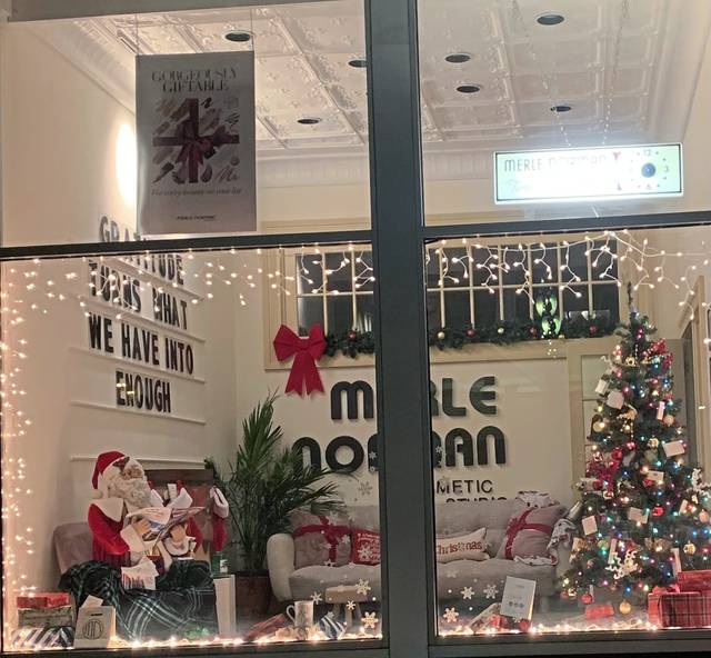 3356140_web1_VND-Windowdisplay-Merle