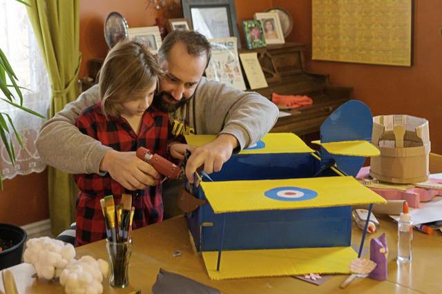3357510_web1_ptr-cardboarddad-10