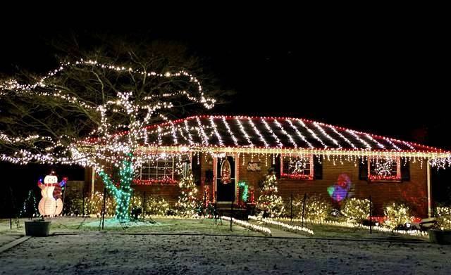3361245_web1_vnd-xmasvandals-122420-2