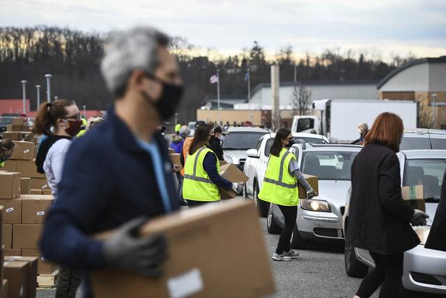 3372126_web1_shr-fooddrive003-121320