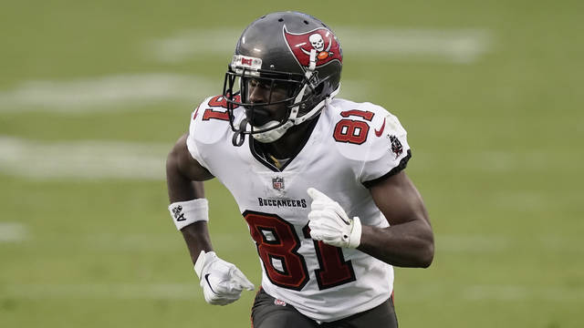 So far, Bucs’ signing of Antonio Brown has yielded bonus, not baggage