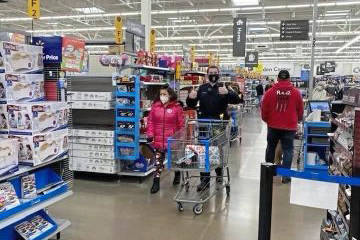 3426311_web1_ns-ShopwithCop2a