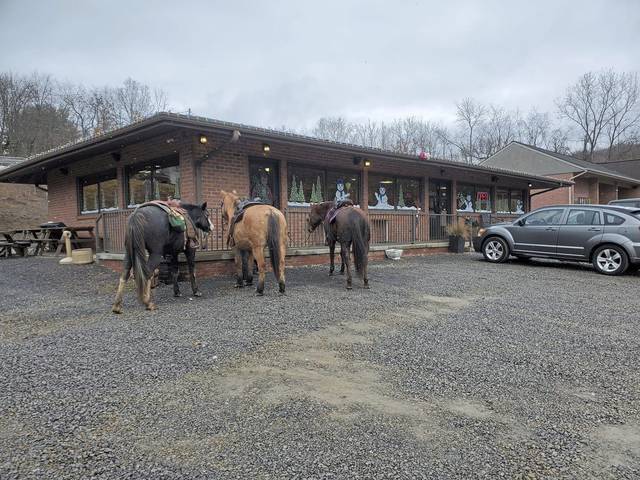 3442362_web1_vnd-DinerHorses-012121