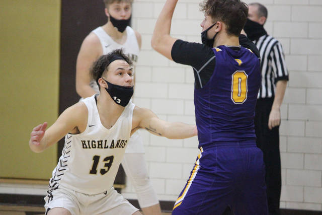 Defensive effort leads Highlands boys to blowout of Plum