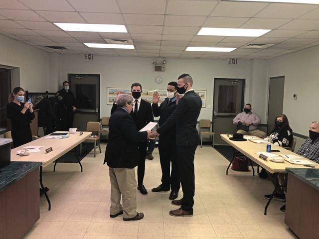 3470848_web1_gtr-Irwin-police-swearing-in