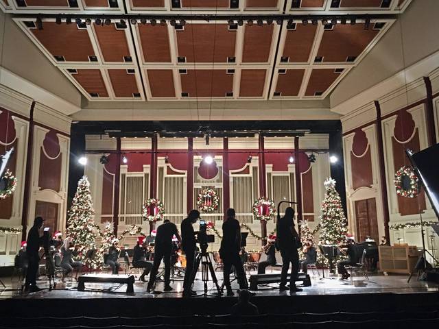 3517131_web1_ptr-frontrow-holidaymusic