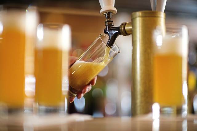 3519860_web1_web-beerpour