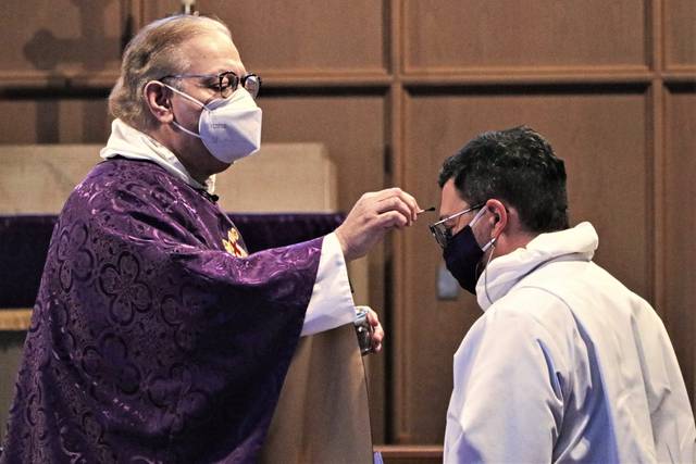 3547743_web1_nj-lo-AshWednesday3-022521