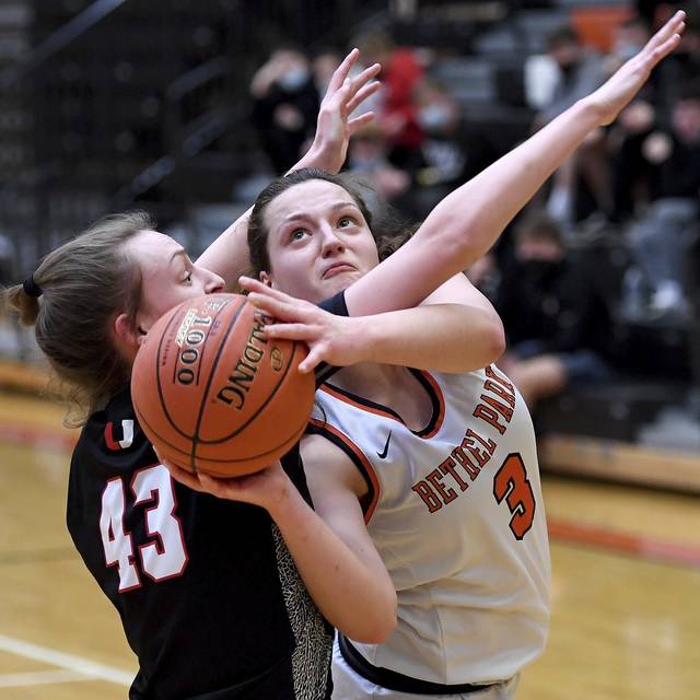 No. 2 Upper St. Clair girls use 3-point barrage to sink No. 3 Bethel Park